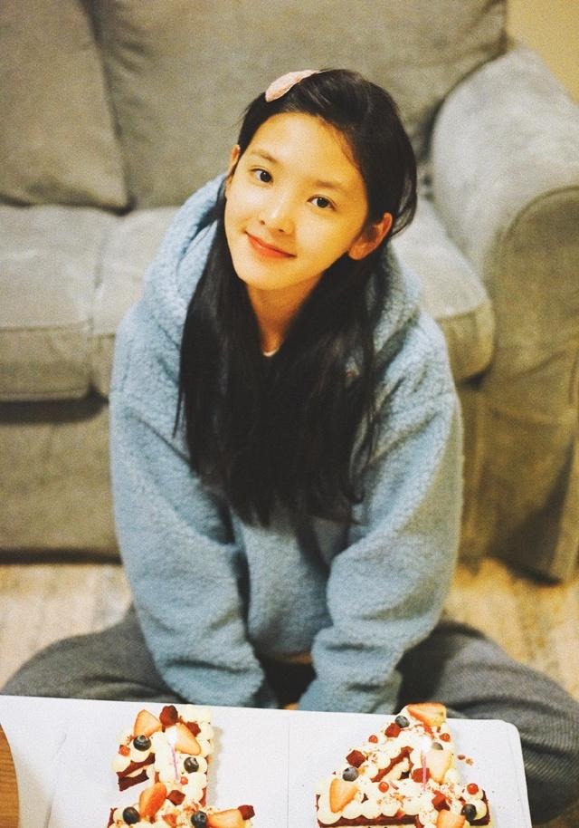 《悲伤逆流成河》顾森湘,穿红黑渐变色蛋糕裙,放大一看还是透视