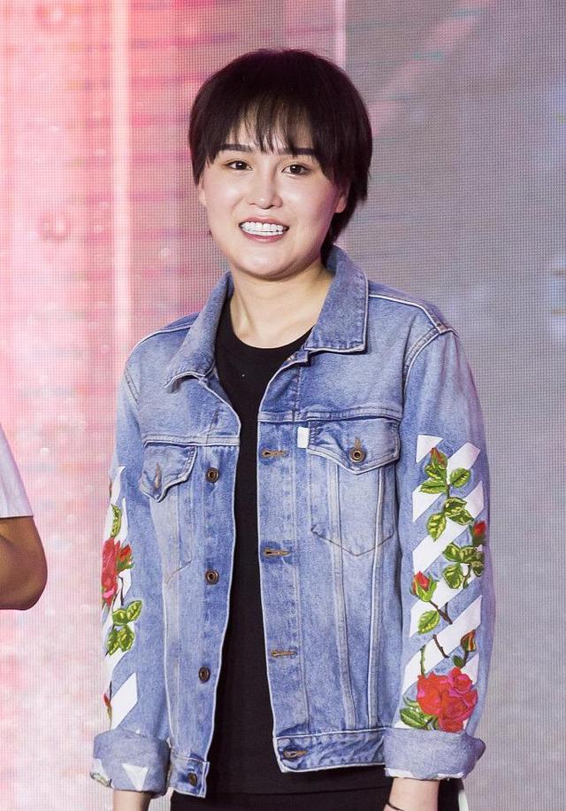 赵本山两个女儿的不同命运,小女儿成网红,大女儿在家相夫教子