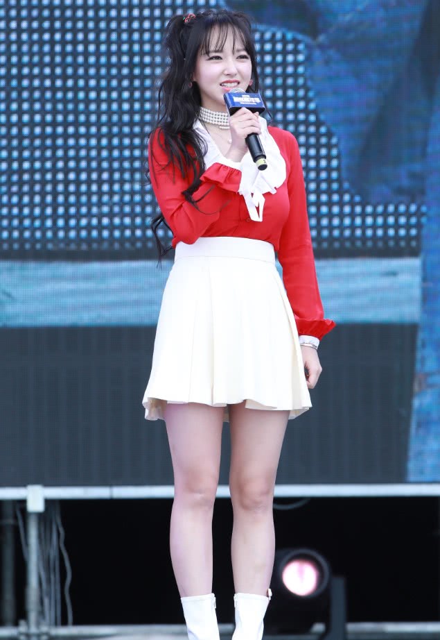 程潇真自信,本来腿不细却穿工装裤,秒成"圆柱腿"赶紧扔了吧!