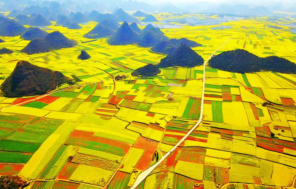 金鸡峰丛虽然有观景台,但要想站得高看得远,还得利用无人机拍摄.