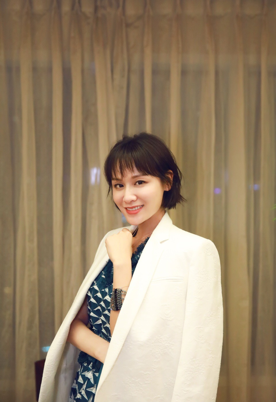 叶一茜新发型真显嫩只是剪款短发造型减龄10岁看完好想剪