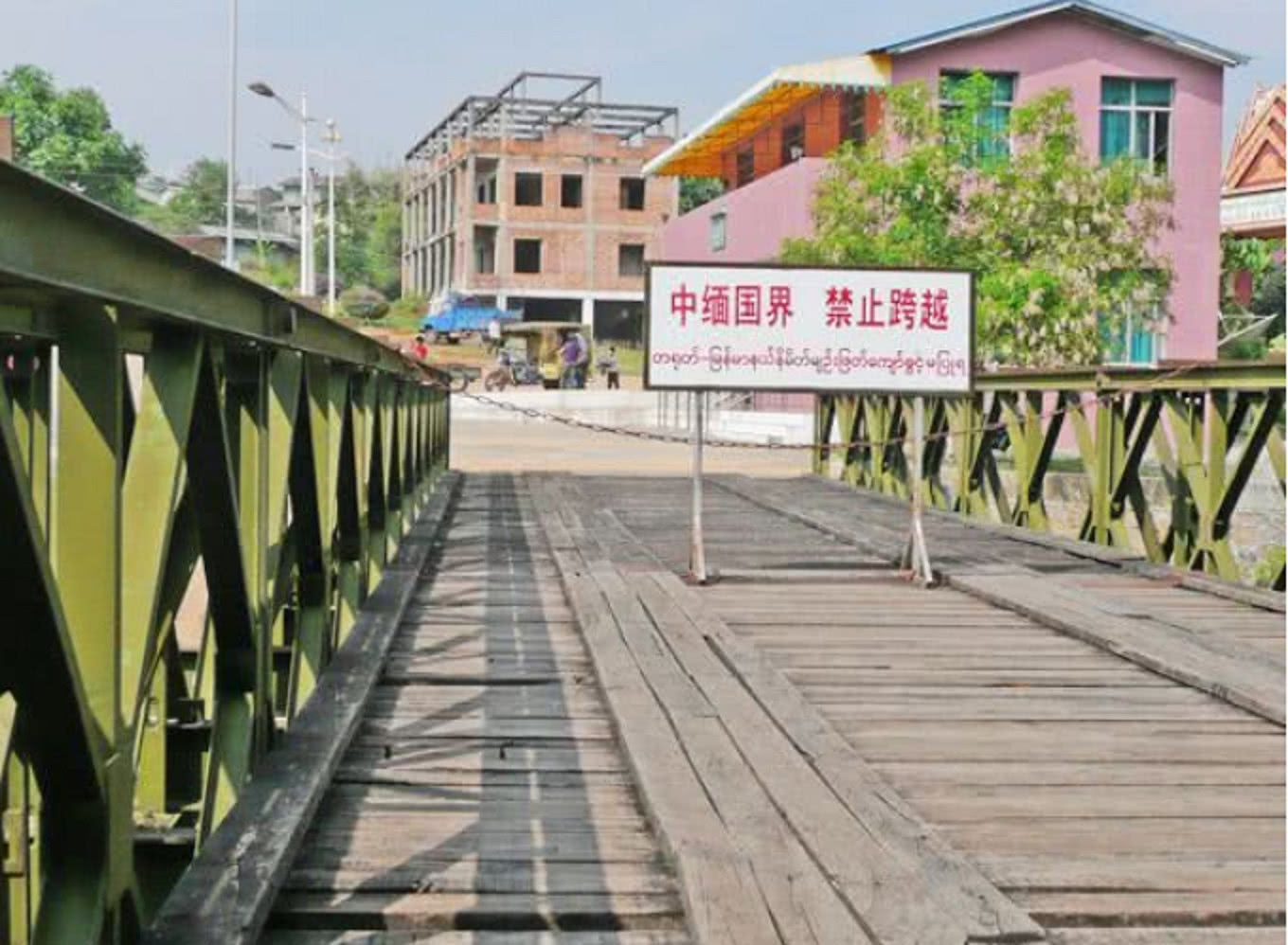 云南这个边境小镇,当地居民都有两个国籍,只要2元就能出国!