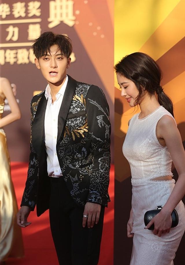 黄子韬在读高中的时候老师问:"你的梦想是什么",韬韬站起来就说,"想当