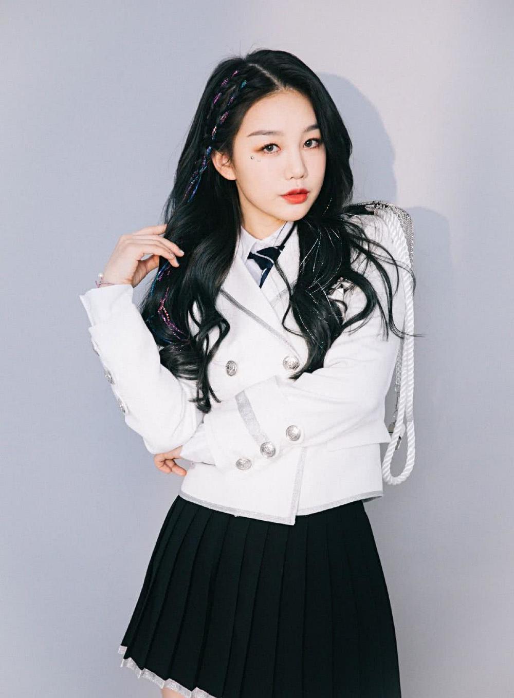 火箭少女徐梦洁,宽松短袖显臃肿,大腿粗壮被喊话:减肥