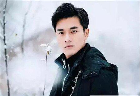 男生侧分发型,男生侧分刘海发型