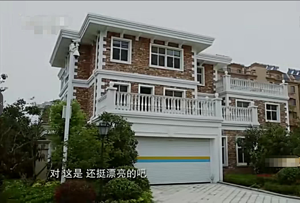 刘强东老家豪宅首次曝光，看到住的房子，网友要淡定