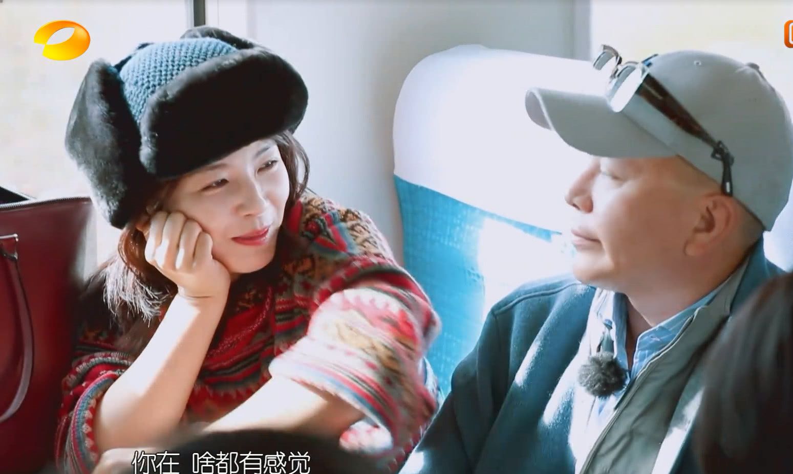 刘涛王珂在火车上“腻歪”,看王珂手的位置,武艺直接不敢看!|武艺|王珂|刘涛_新浪新闻