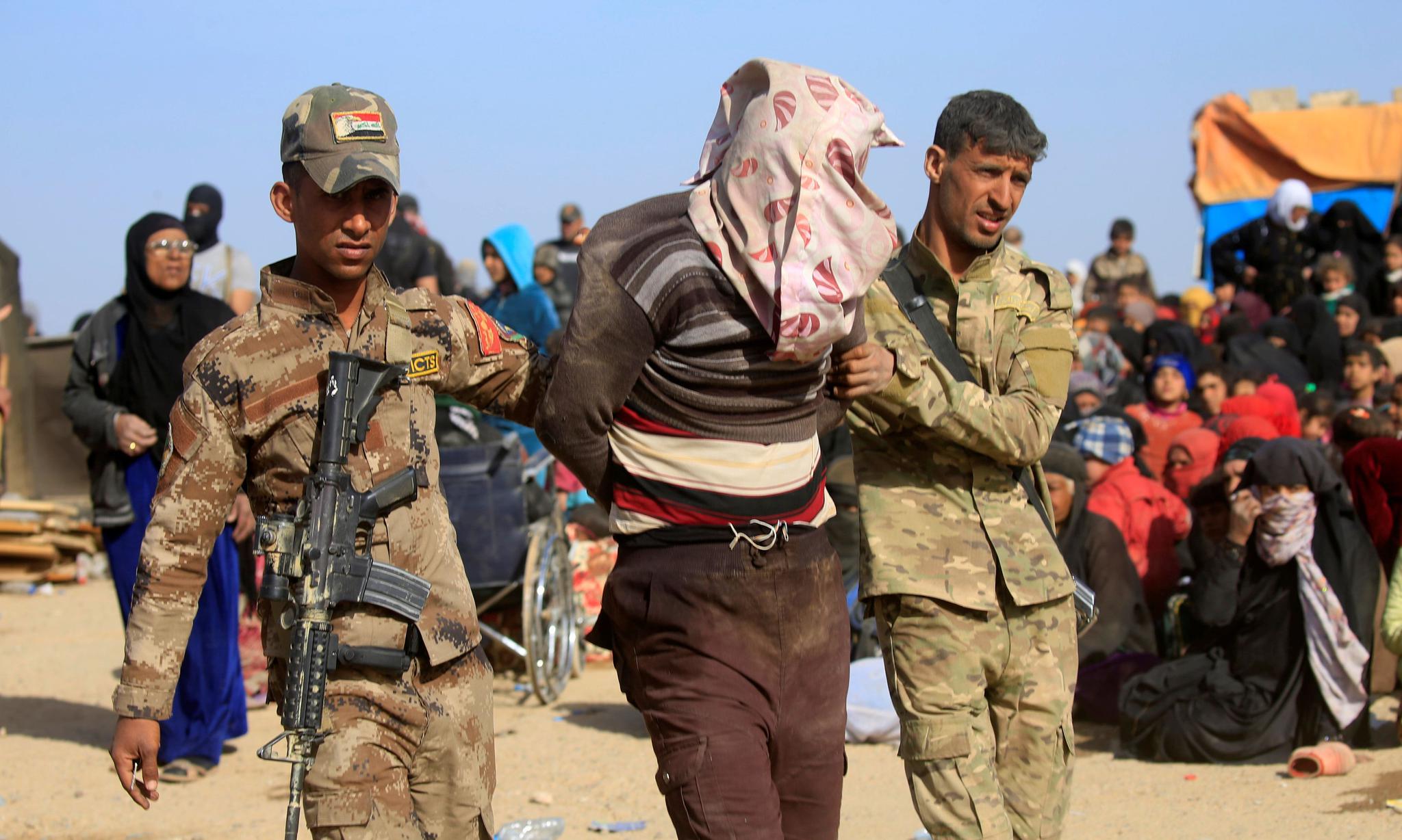 当4年恐怖分子,现在被俘想回国!网友:回来没门,就地枪毙!