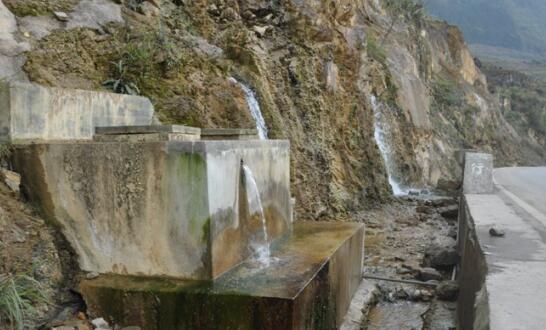 这地方叫洗尸台清洗过我军战士无数的遗体