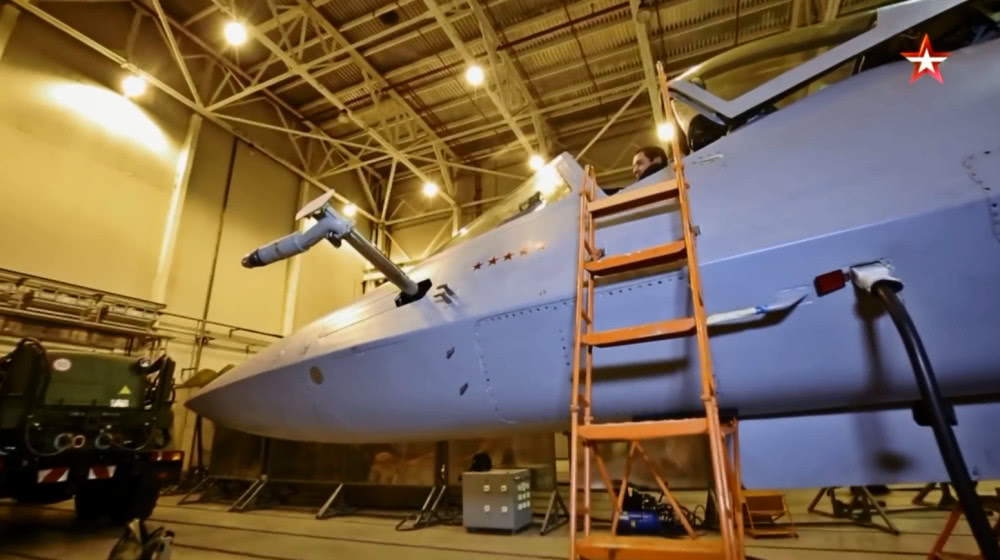 最后一页在近日俄媒遮遮掩掩秀出苏-57隐形战斗机的内埋弹舱后,紧接着