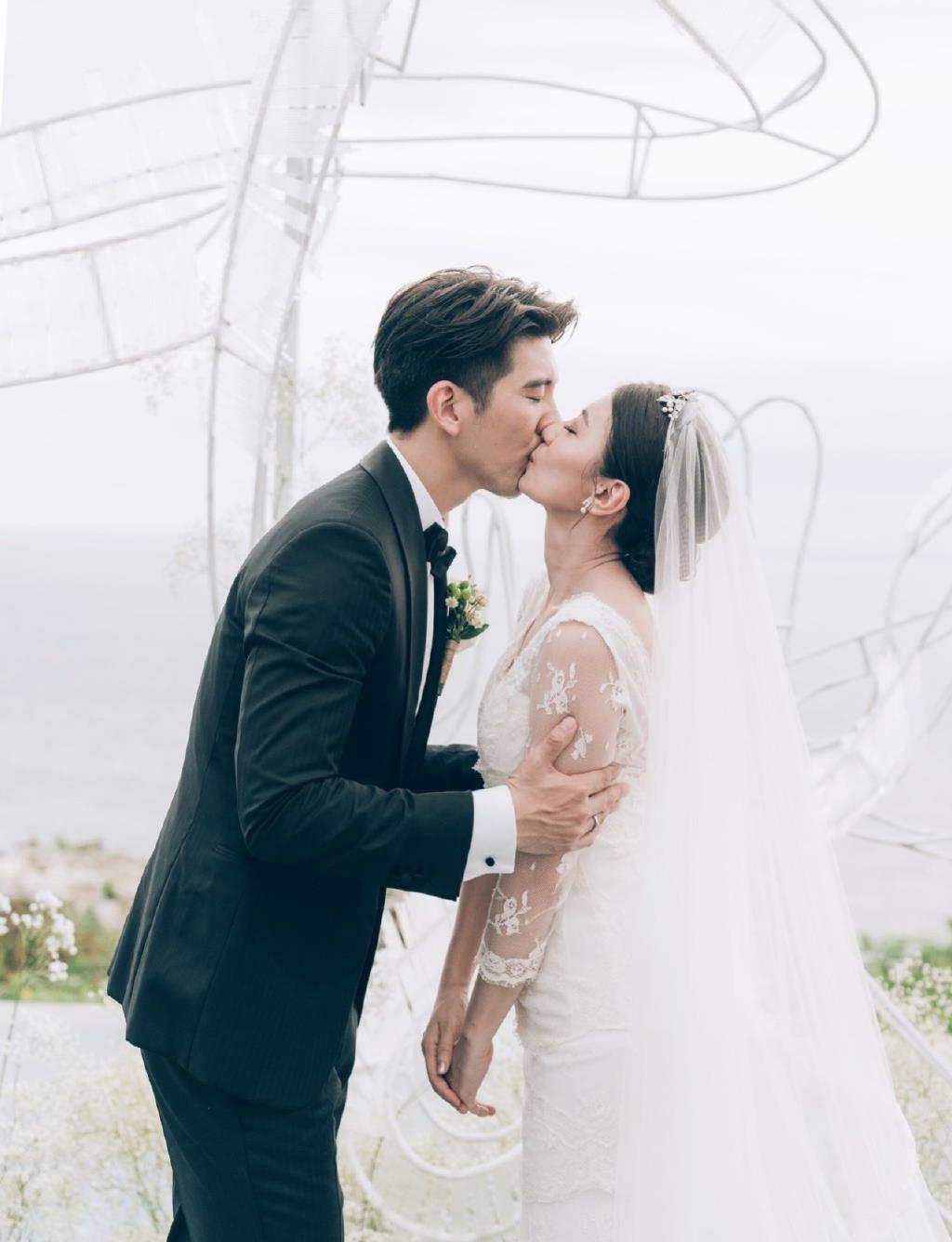 贾静雯修杰楷大婚,婚纱装饰元素都是梧桐妹所选,好懂事的女儿啊