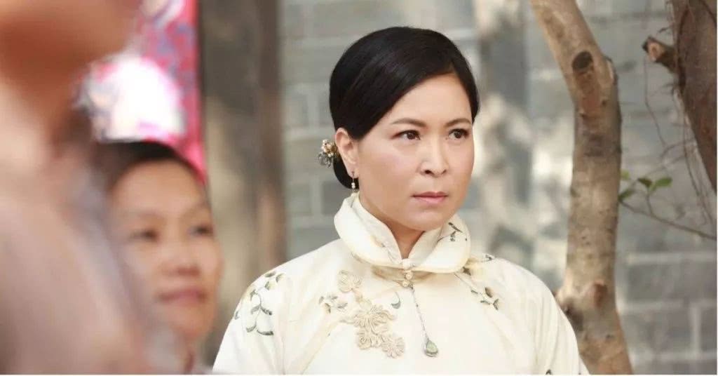 她曾获tvb赏识,与男友相恋23年没结婚,50岁气质越发迷人