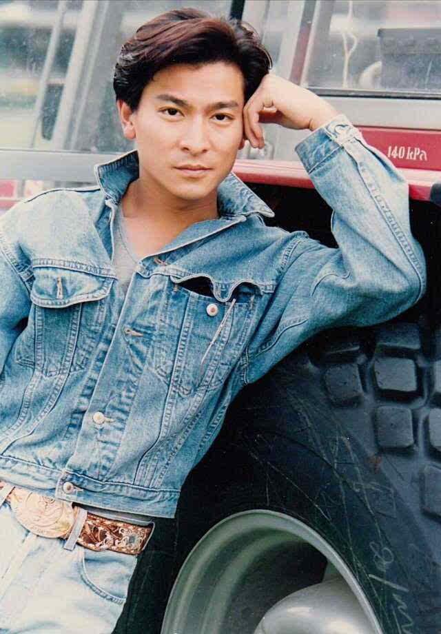 刘德华年过半百,颜值依旧秒杀小鲜肉,从出道帅到老是什么体验?