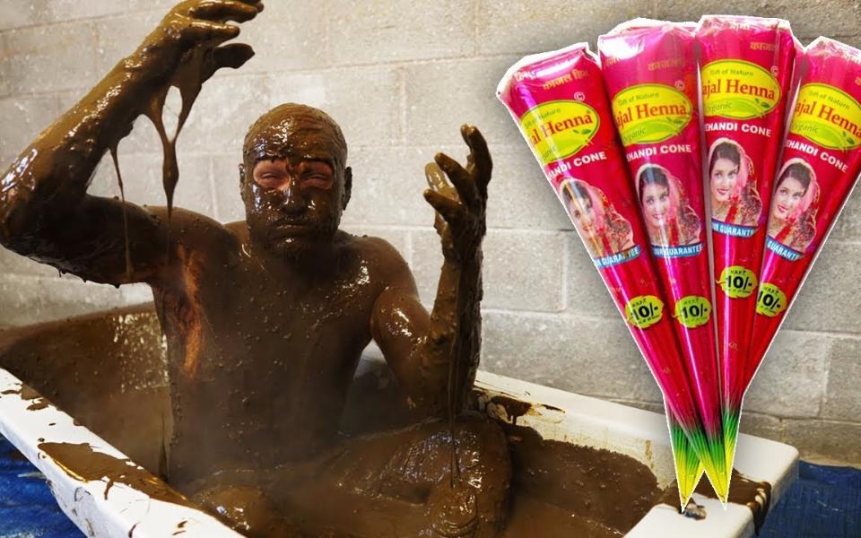 外国人少系列:全身脱光跳进80l的粑粑里面!