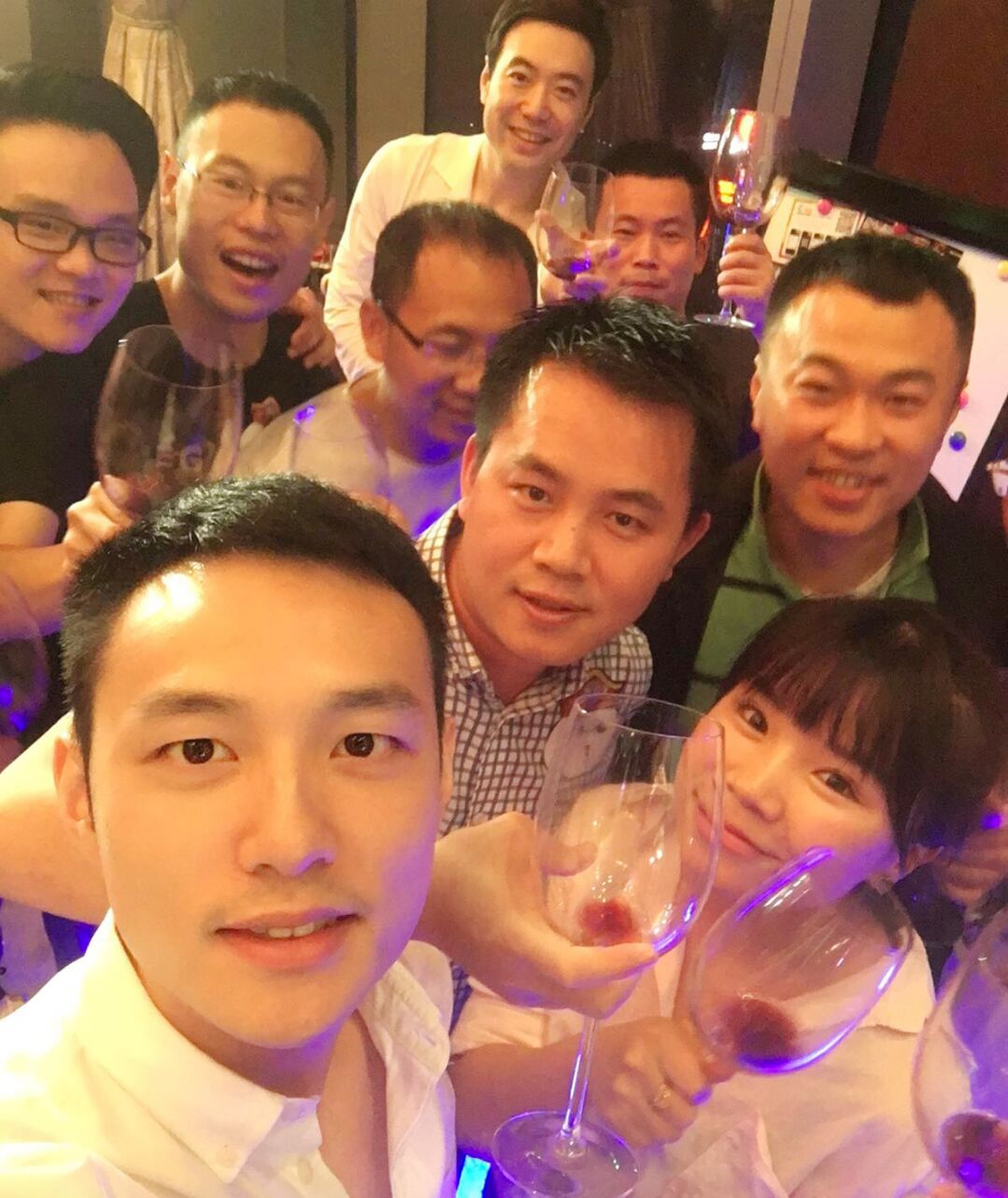 霍启刚堂弟女友公园玩滑板车,与霍启文相恋2年变单纯|王秀琳|霍启文