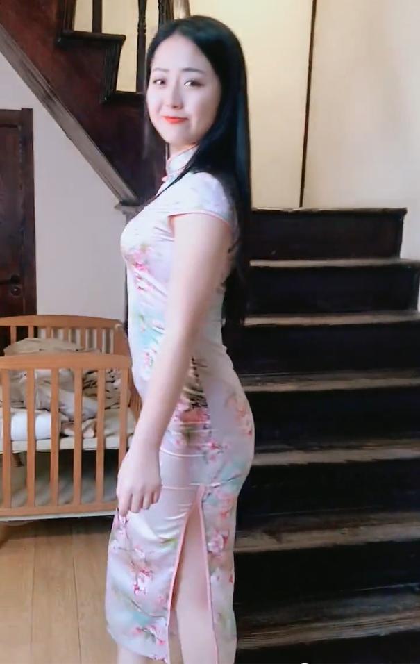 穿着旗袍的微胖美女,束缚出好身材