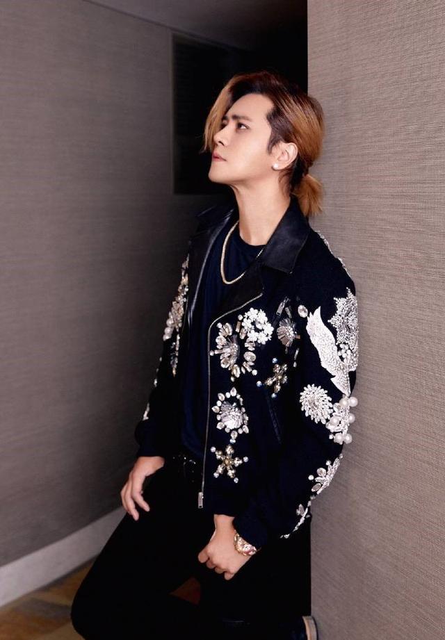 罗志祥短寸发型曝光!留了半年多的长发剪了,有点想哭!