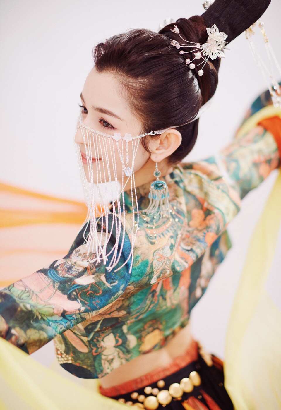 22岁新疆美女哈妮克孜古装艳惊私服更是清新颜值媲美佟丽娅