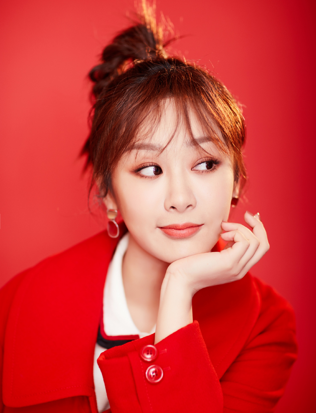 杨紫只不过把头发留长一点扎个麻花辫气质都不一样了惊艳太多