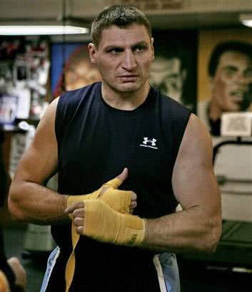 看这个拳手就知道, 一场比赛四个部位被打伤|打伤|戈洛塔|泰森_新浪