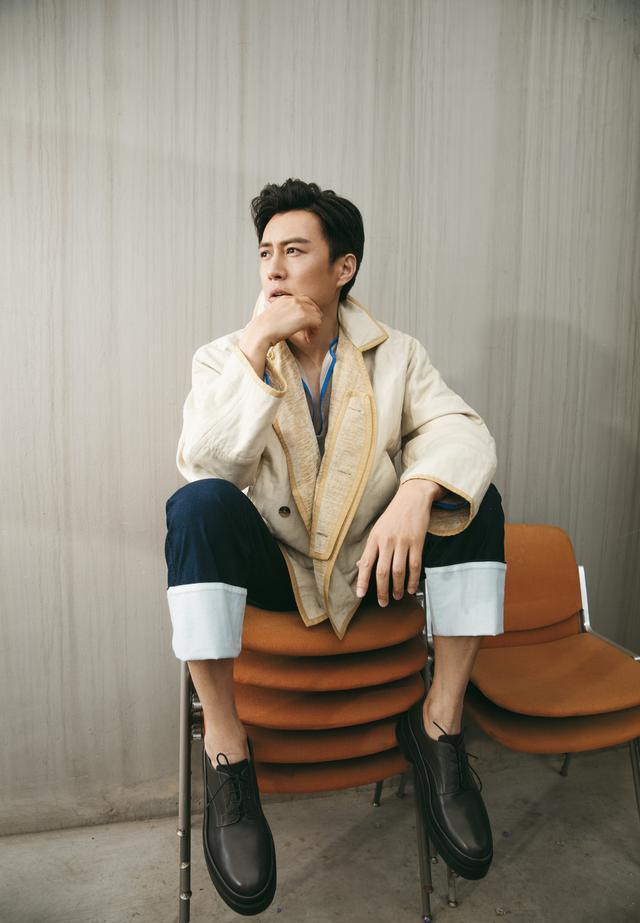 靳东时尚穿搭,柔情帅气,潇洒飘逸,时尚绅士,时尚超流感十足!