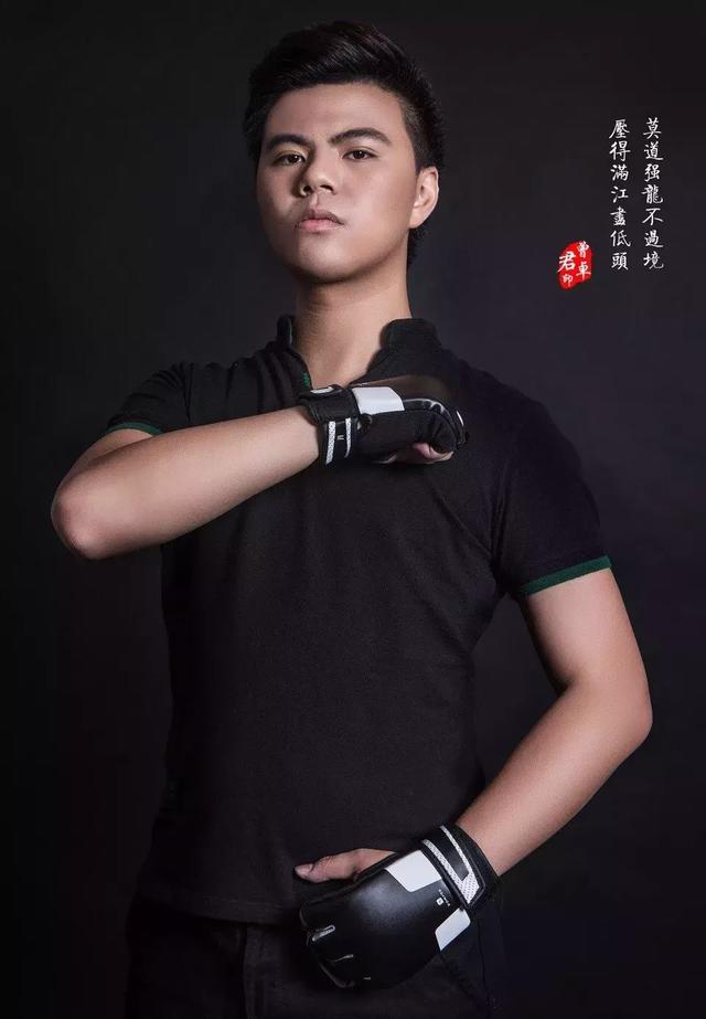 9岁称霸街机格斗界,时隔10年再夺冠|拳皇世界|曾卓君|格斗_新浪新闻