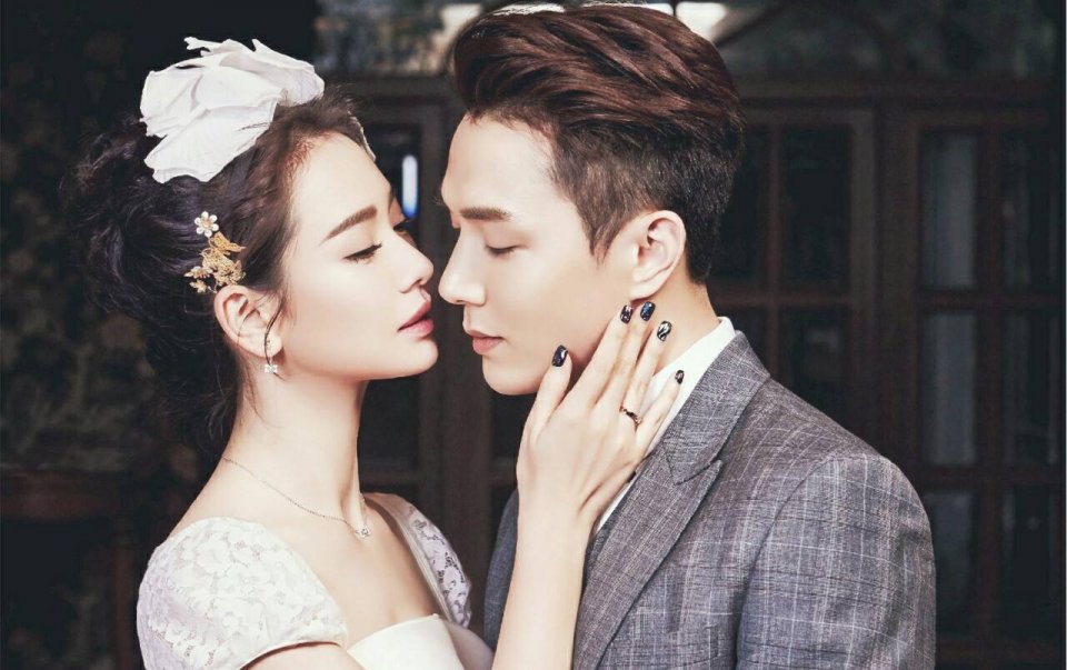 戚薇老公别样为其庆生,口红字写满大镜子,撞脸陈坤却吓坏粉丝!