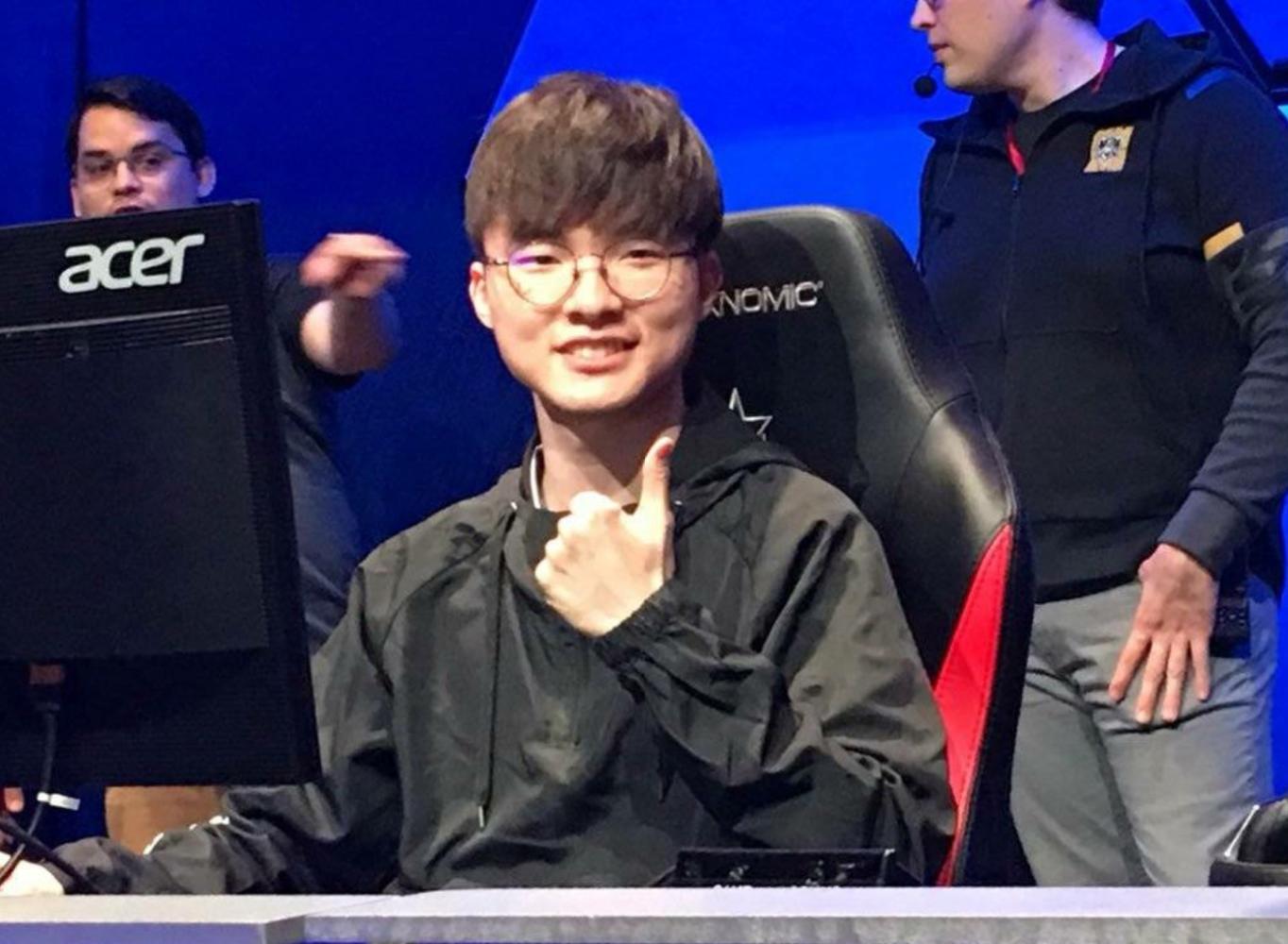 李哥输掉solo赛后表情可爱 网友: 一年进步一点, 三年后拿冠军