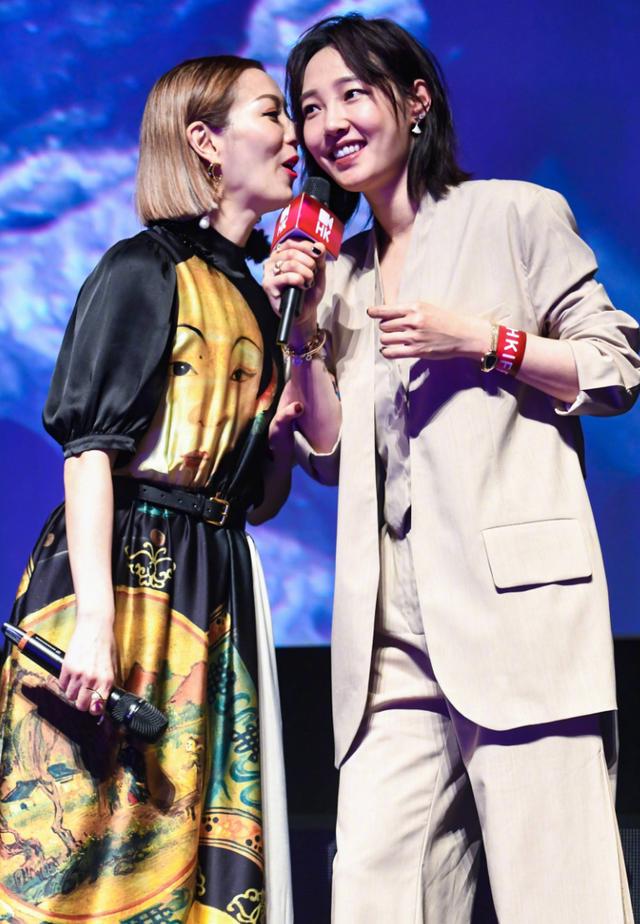 白百何与郑秀文同台关系好,被记者问到陈羽凡竟这样回答?