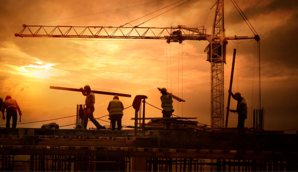 包工头:有的农民工懒散,宿醉,不戴安全帽,如何提升管理水平?