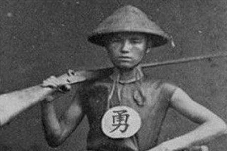 清代士兵军服上标有“兵”字和“勇”字,二者有什么区别?
