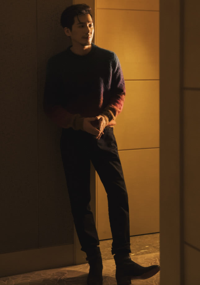 白宇下场打假太暖心,却遭粉丝揭露真相,毛衣太直男还不防冷!