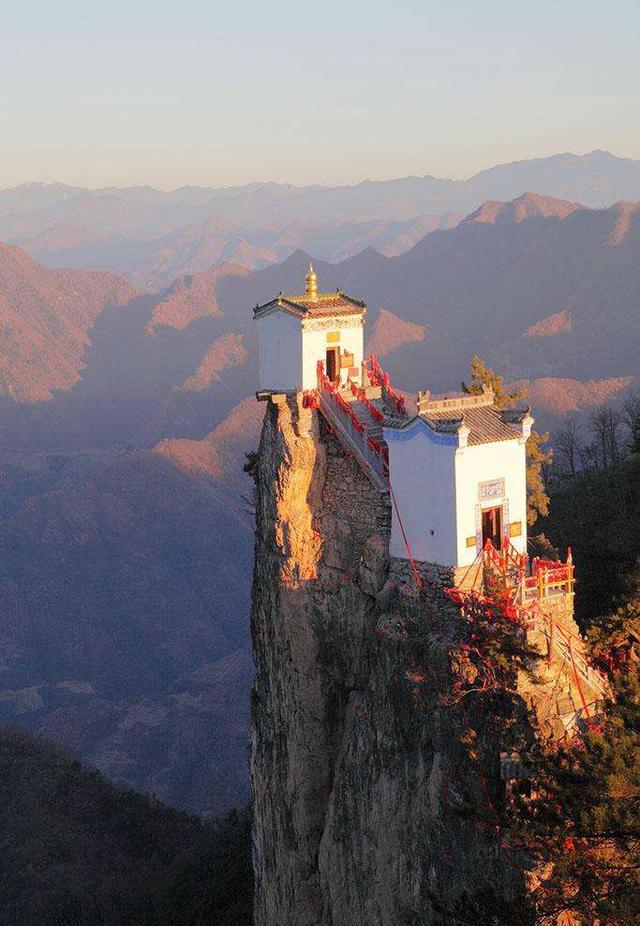 外国人称"基建狂魔"的中国再出建筑神作,不足6平米的山尖道观