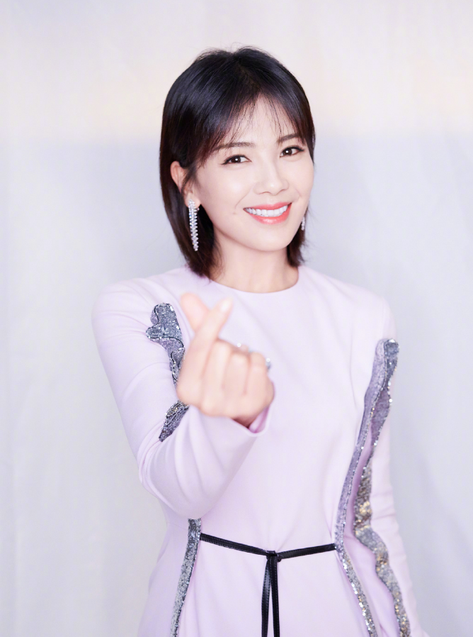刘涛微博秀恩爱,妆容精致如少女,墨镜中的背影才是亮点!