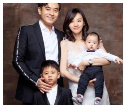 陈龙与妻子章龄闪婚，6年生2个孩子|陈龙|章龄之|闪婚_新浪新闻