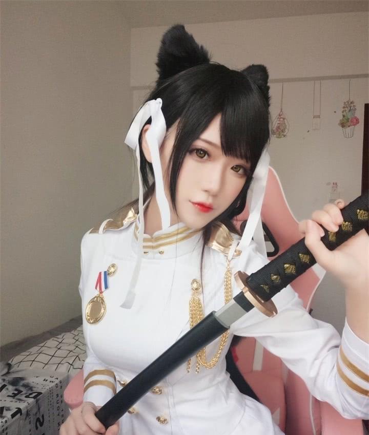 没错,她作为一个资深coser,前前后后出了不少cosplay作品,也受到了
