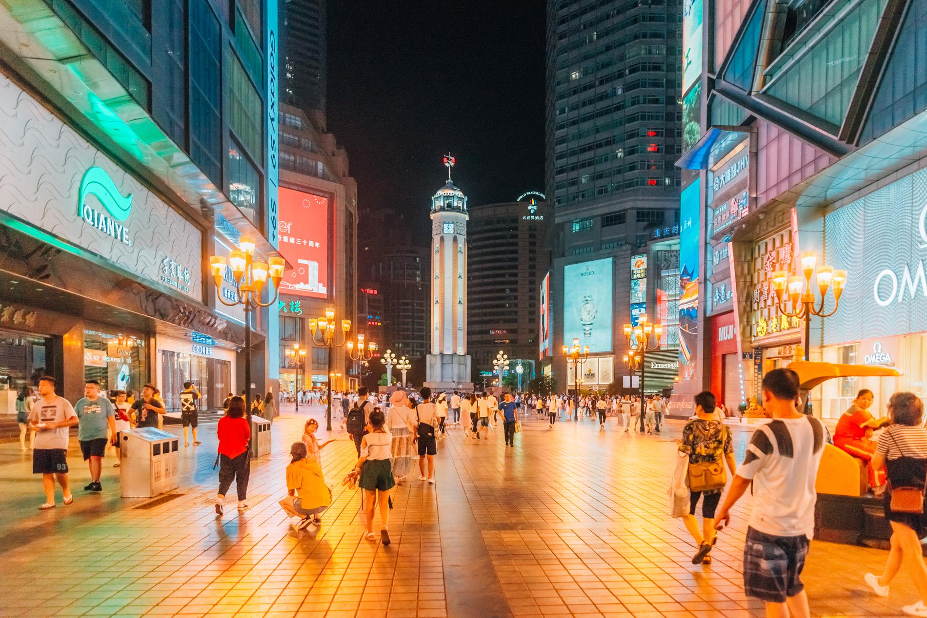 这里是重庆最繁华的地段,也是很多人来重庆旅游的第一站