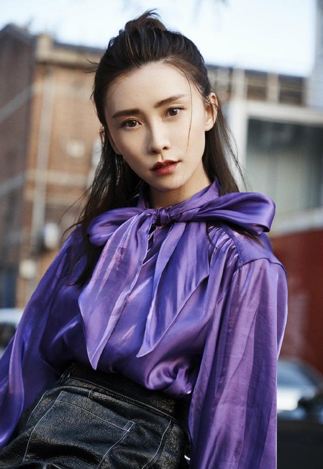 《猎毒人》的楚莹,今穿紫色长裙还要套条皮裙,小肚子都突出来了|马秋