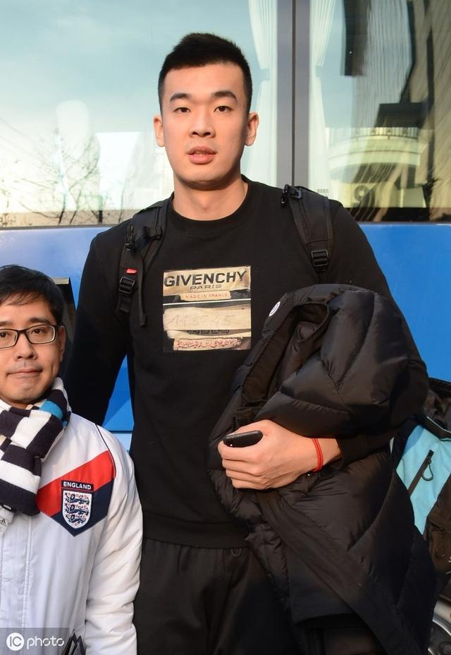 曾与王哲林周琦齐名,被网友批"软蛋",李慕豪与呼吸困难战斗