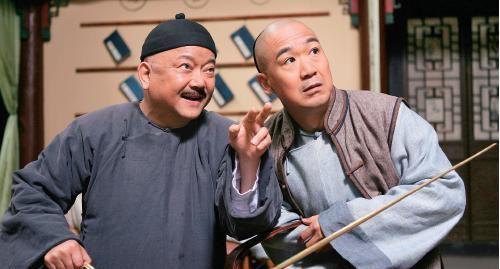 和坤在临死前拿出乾隆皇帝赐的保命诏书,打开一看只有三个字