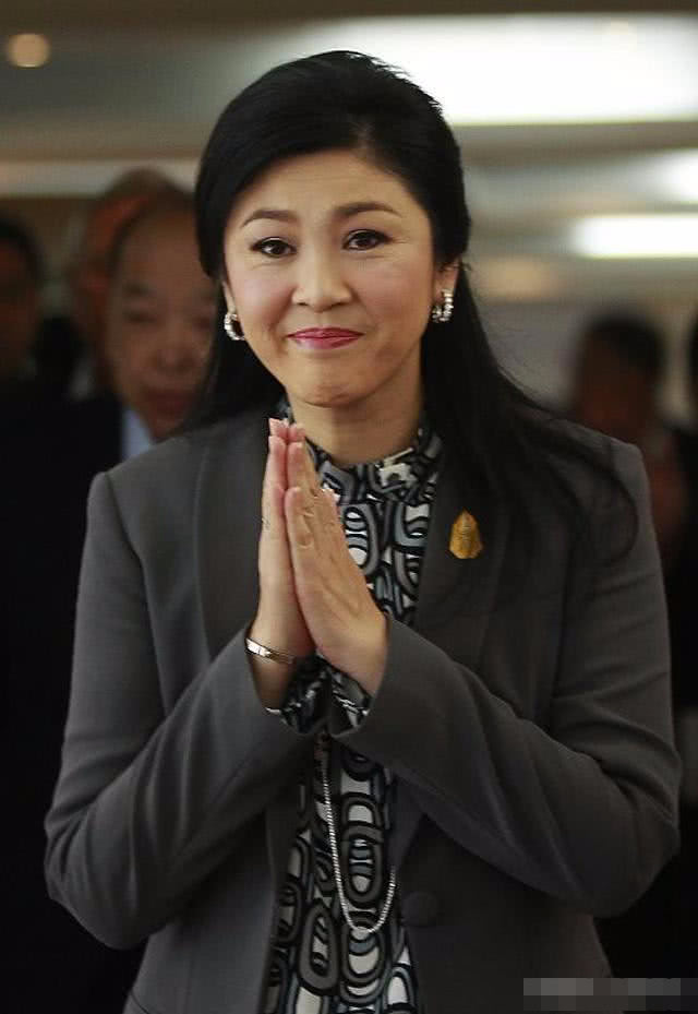 巴育"输在起跑线上",和前美女总理英拉对比鲜明!