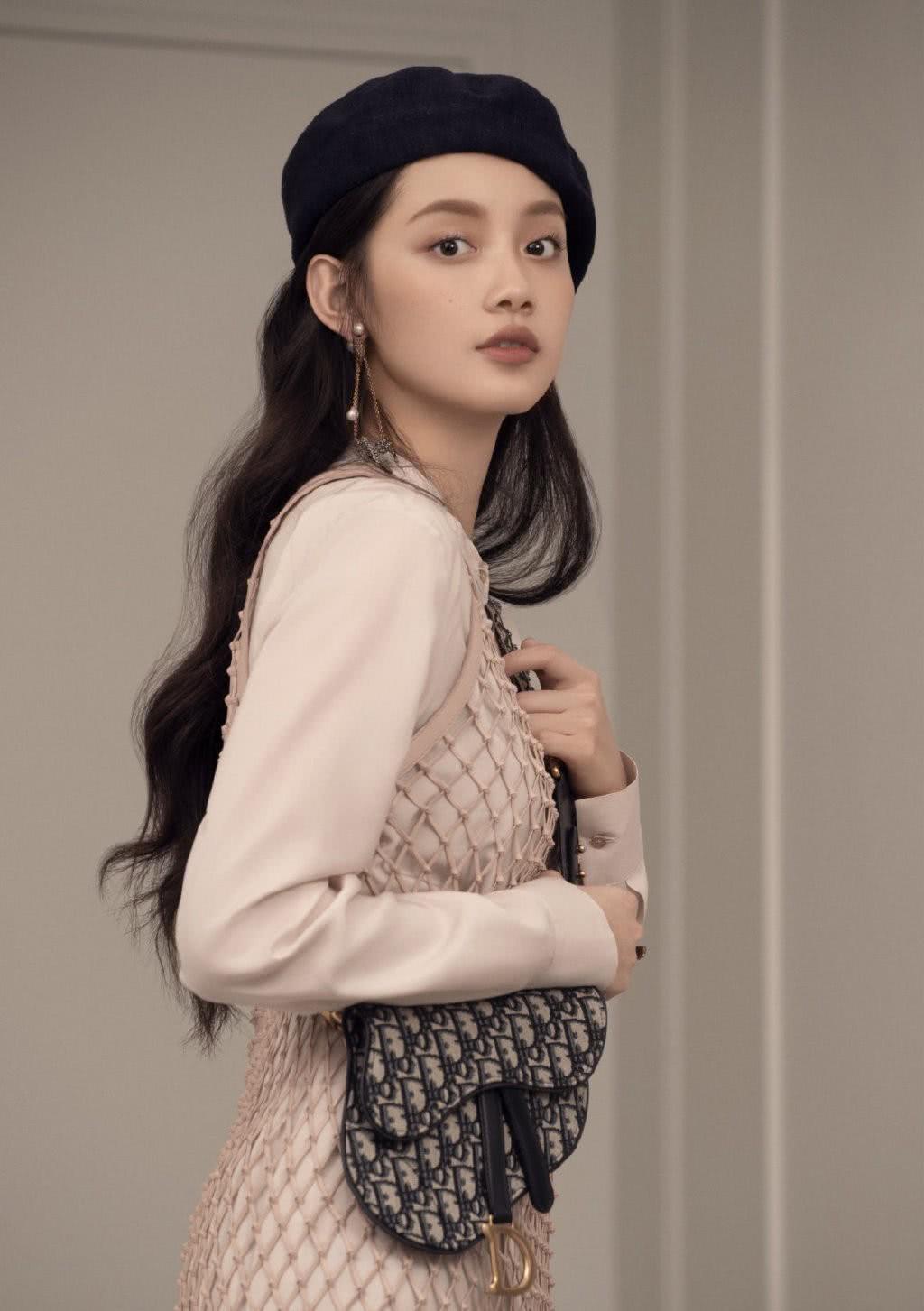 曾演《流星花园》滕唐静,今衬衫裙外罩"渔网",看得真想抠下来