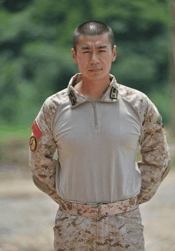 从"郑三炮"到徐佳:军旅片型男,硬汉形象获得了众多粉丝的追捧