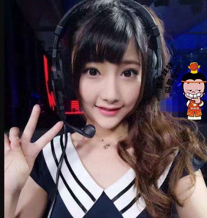 像琪琪在kpl解说里面也是拥有着非常要高的人气,和gini一样,来看她的