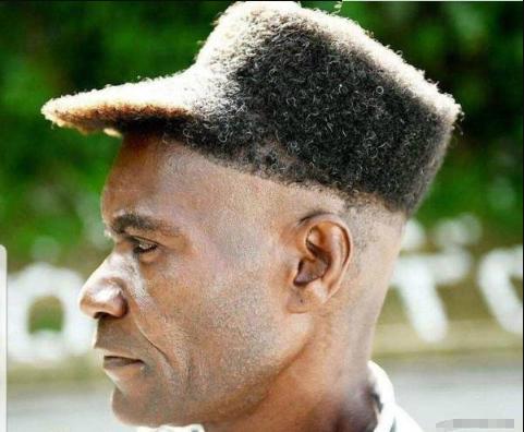 搞笑图片:女司机终于知道哪个是刹车了!以后出门不用害怕了!