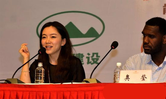 杨毅坦言自己挣得多是应该的,娇妻曾是奥登翻译