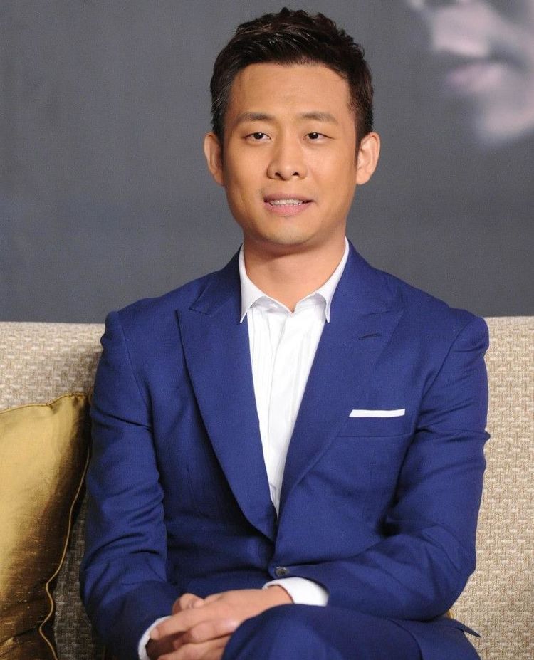 因跑龙套被女友嫌弃,后娶大6岁央视主持人,今40岁的他成为影帝