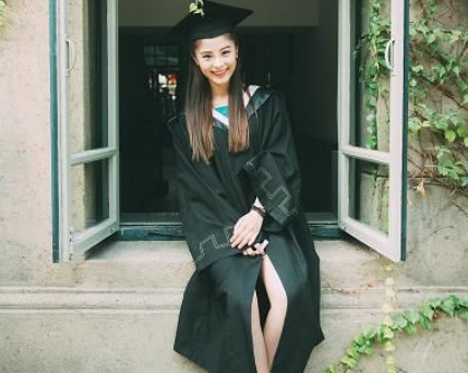 还记得严莉莉身边的两个小跟班吗?一位颜值逆天,一位用实力说话