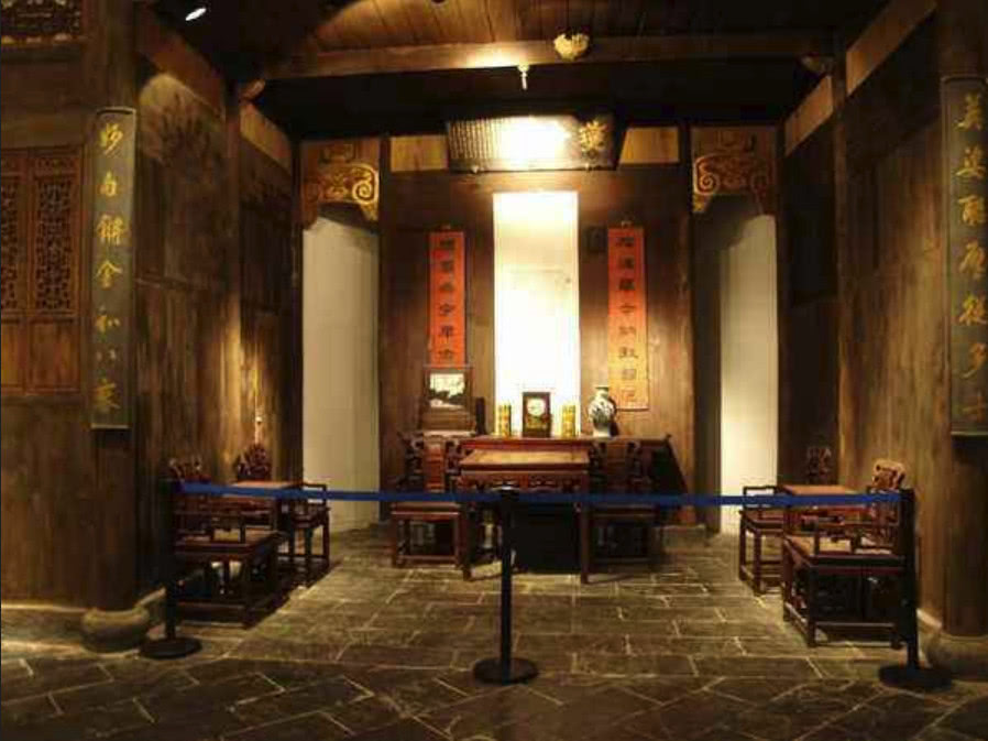 祖传200多年的瓷器,为避地震让专家18元买走,如今价值40亿