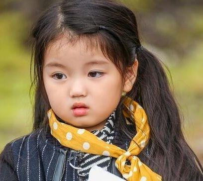 在玩手机娱乐圈一直都流传着一句话"成名要趁早",就比如童星出道的